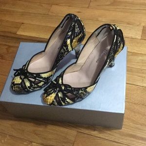 Gold and black snakeskin-like pumps. 51/2